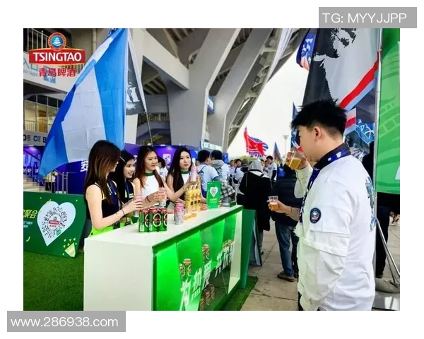 足球明星泼啤酒事件背后的故事与球迷反应揭秘